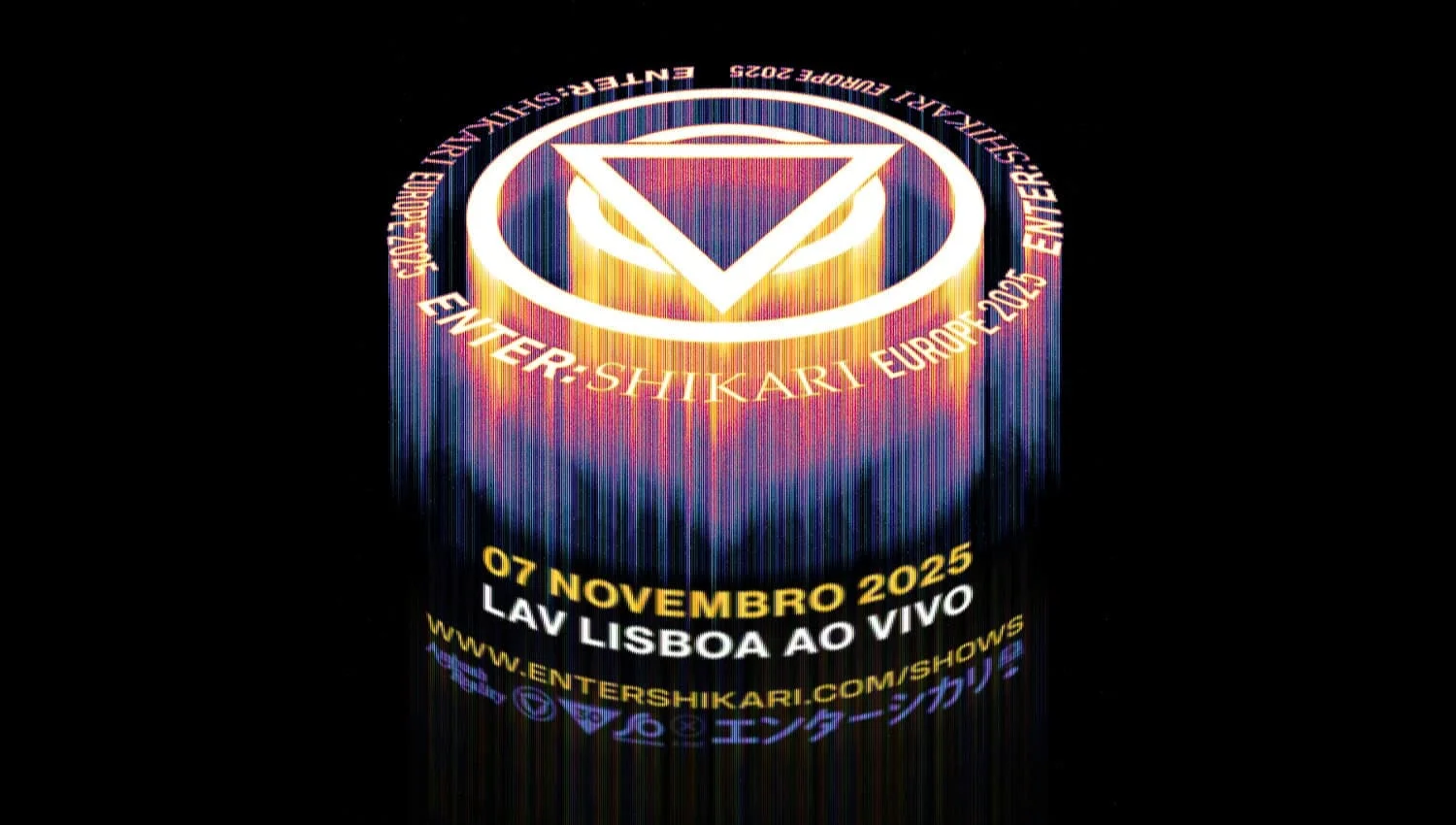O fenómeno britânico ENTER SHIKARI regressa a Lisboa para mais um concerto explosivo apoiado numa contagiante fusão de guitarras pesadas, sintetizadores pulsantes e grandes refrões